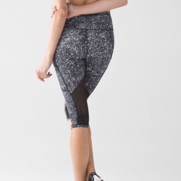 Lululemon Outrun 17" Crop Leggings size 6 - Picture 5 of 12